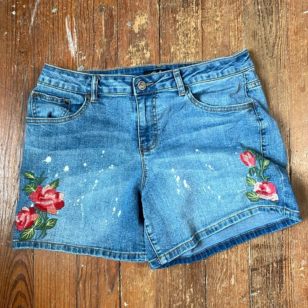 EARL JEANS floral embroidered denim shorts size 12